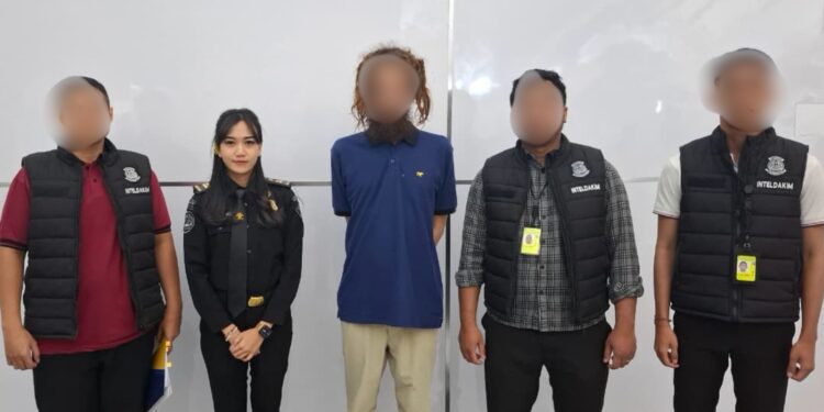 IMIGRASI NGURAH RAI DEPORTASI WARGA NEGARA RUMANIA ATAS PELANGGARAN ATURAN KEIMIGRASIAN