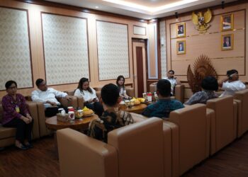 DORONG PERBAIKAN FASILITAS, DEPUTI KEMENKO KUNJUNGI KANTOR IMIGRASI NGURAH RAI