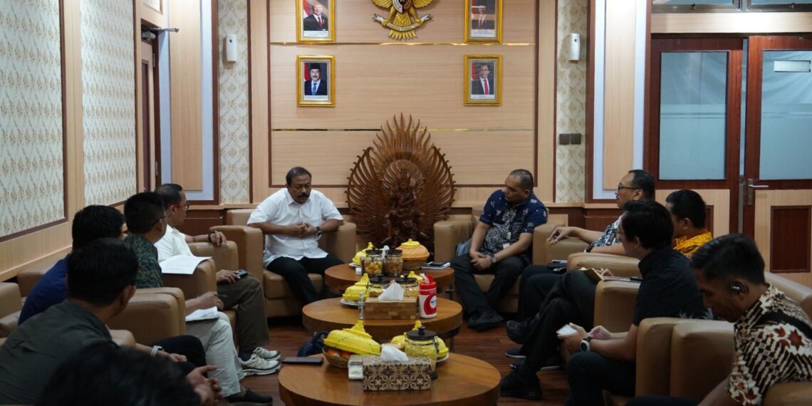 SINERGI PENGAWASAN ORANG ASING : BAINTELKAM MABES POLRI KUNJUNGI KANTOR IMIGRASI NGURAH RAI