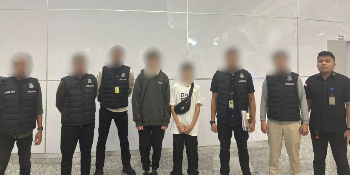 IMIGRASI NGURAH RAI DEPORTASI DUA WNA AUSTRALIA, TEGAKKAN HUKUM KEIMIGRASIAN
