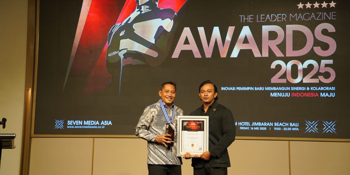 KEPALA KANTOR IMIGRASI NGURAH RAI RAIH PENGHARGAAN BEST INNOVATION LEADER INDONESIA 2025