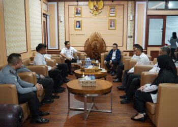 KUNJUNGAN STUDI TIRU KANIM CIREBON KE IMIGRASI NGURAH RAI BAHAS PENINGKATAN MUTU PELAYANAN DAN TATA KELOLA KELEMBAGAAN