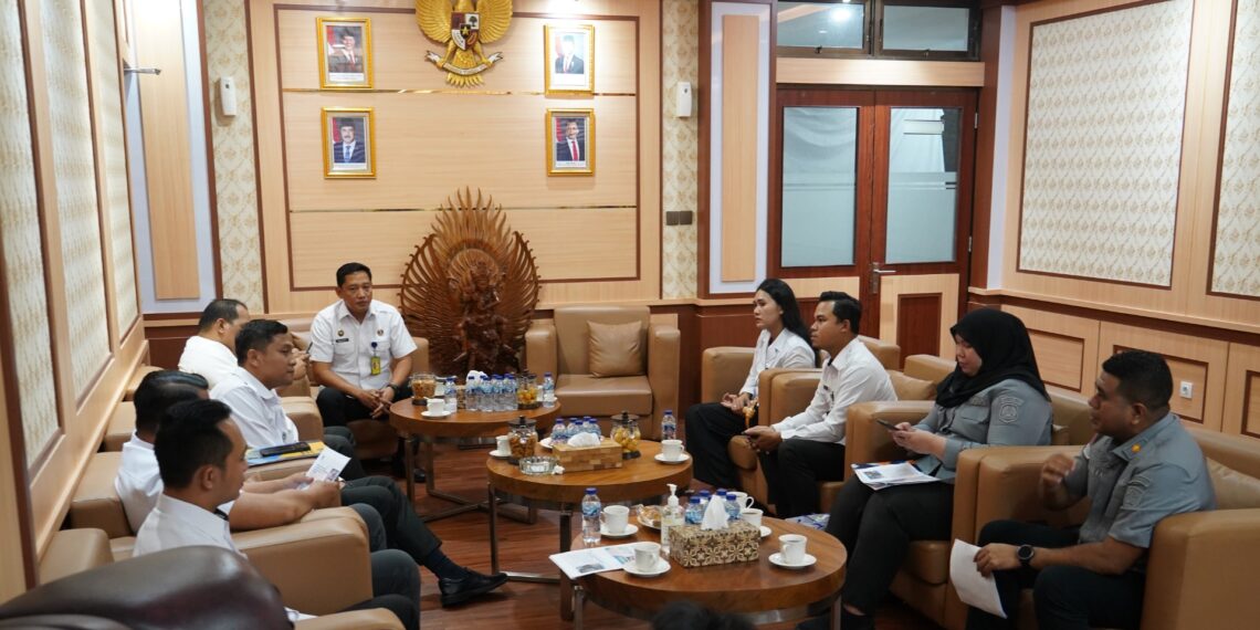 KUNJUNGAN KERJA KANIM BOGOR DAN TANGERANG BAHAS PENGUATAN KEHUMASAN SERTA PEMANFAATAN TEKNOLOGI INFORMASI DI IMIGRASI NGURAH RAI