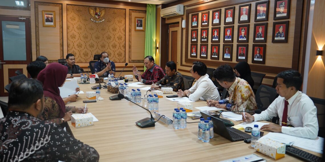 IMIGRASI NGURAH RAI GELAR PERKARA KASUS WNA ASAL KENYA YANG TIDAK MEMILIKI DOKUMEN PERJALANAN DAN IZIN TINGGAL