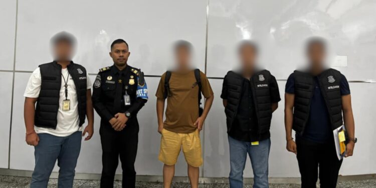 WN AUSTRALIA DIDEPORTASI KARENA MELANGGAR IZIN TINGGAL DI WILAYAH INDONESIA