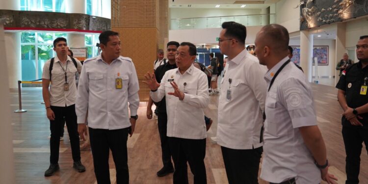 STAF KHUSUS MENTERI HUKUM DAN HAM LAKUKAN PENINJAUAN KE TPI BANDARA NGURAH RAI, DORONG PENINGKATAN PELAYANAN KEIMIGRASIAN YANG MODERN DAN PROFESIONAL