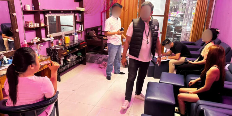 IMIGRASI NGURAH RAI DEPORTASI 4 WN VIETNAM YANG BEKERJA SEBAGAI TERAPIS SPA DI KUTA