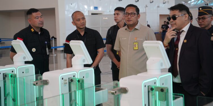 KUNJUNGAN KERJA ANGGOTA DPD RI KE TEMPAT PEMERIKSAAN IMIGRASI BANDARA INTERNASIONAL I GUSTI NGURAH RAI