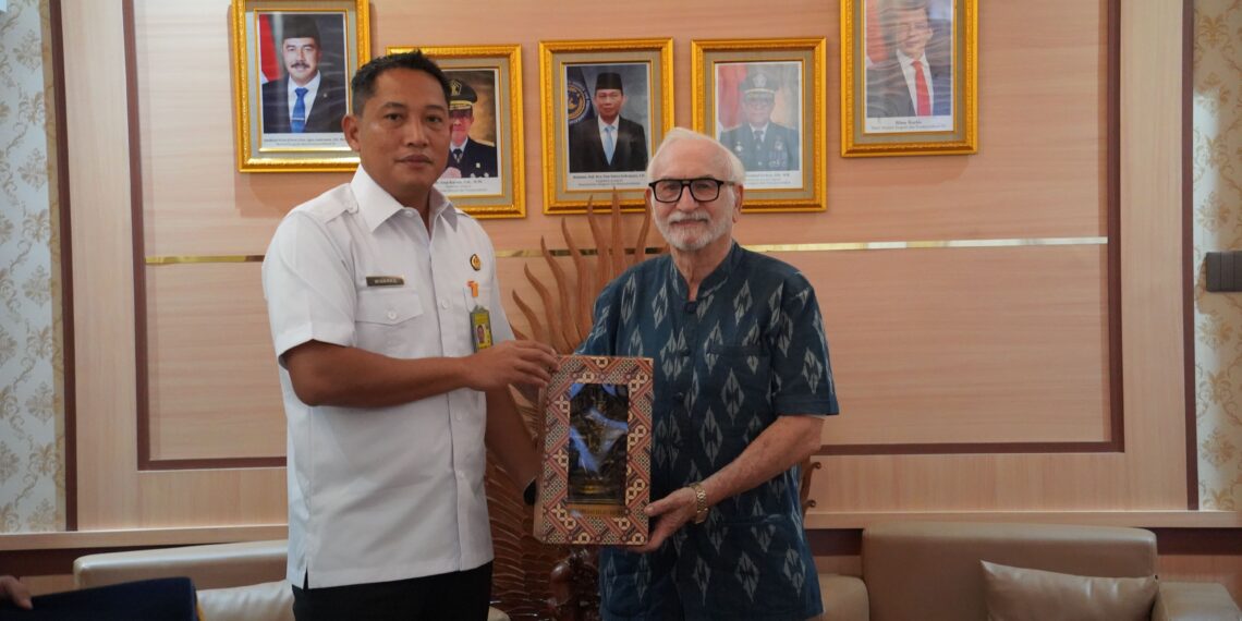 KUNJUNGAN KONSULAT JENDERAL AMERIKA SERIKAT
