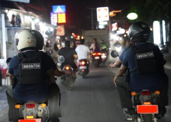 OPERASI WIRAWASPADA 2025 :  IMIGRASI NGURAH RAI AMANANKAN 3 WNA OVERSTAY DI BALI