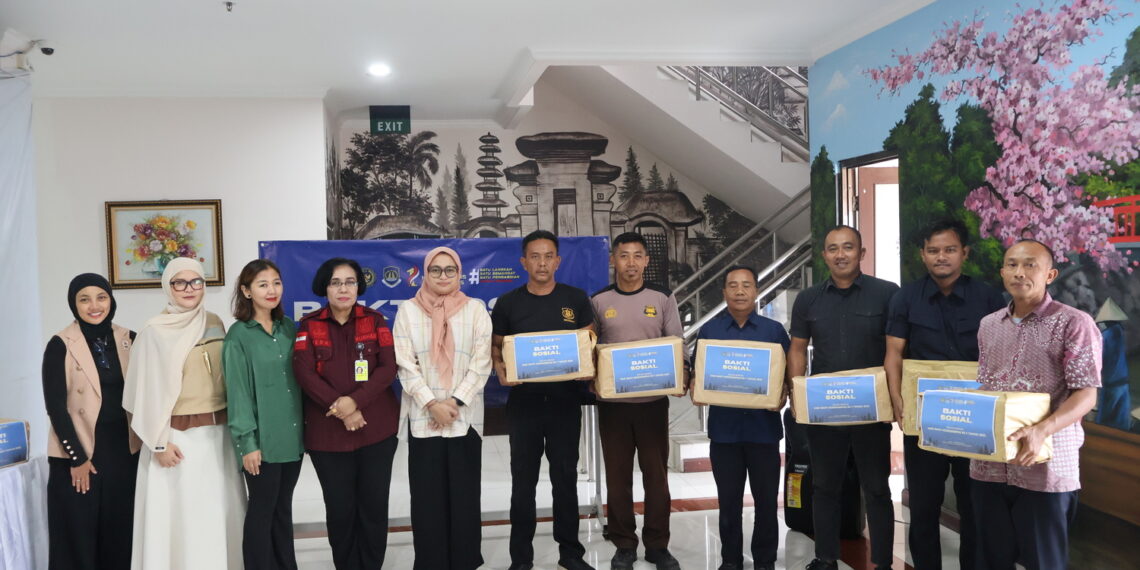 IMIGRASI NGURAH RAI GELAR BAKTI SOSIAL, TINGKATKAN SOLIDARITAS DI HARI BAKTI KEMENIMIPAS KE-1
