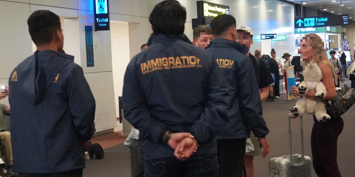 Imigrasi Ngurah Rai Deportasi 4 WNA Kelompok ‘Bonnie Blue’ Terkait Pelanggaran Lalu Lintas dan Penyalahgunaan Izin Tinggal