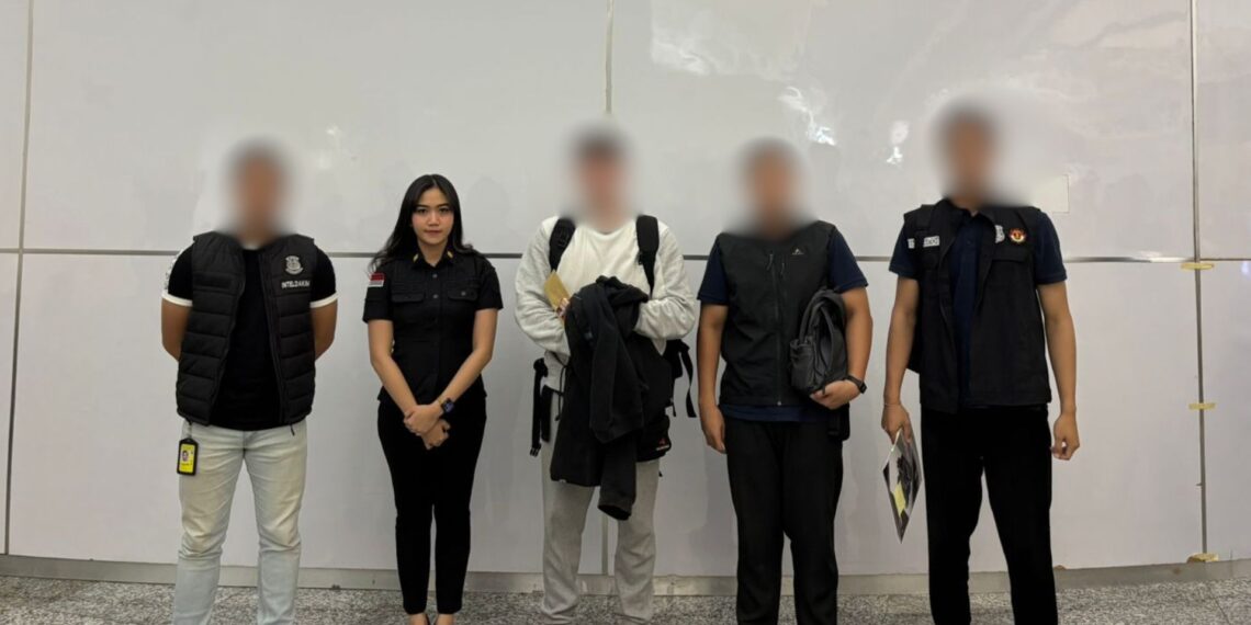 IMIGRASI NGURAH RAI DEPORTASI WARGA NEGARA AMERIKA SERIKAT PELANGGAR KETENTUAN KEIMIGRASIAN