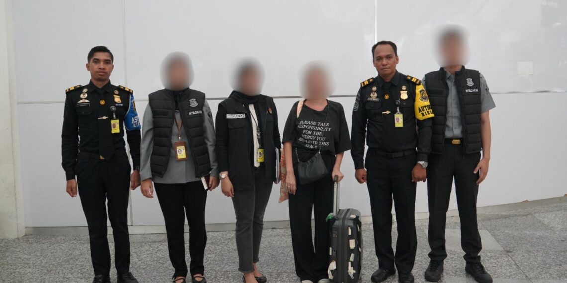 IMIGRASI NGURAH RAI DEPORTASI WN PERANCIS YANG MENGGUNAKAN VISA ON ARRIVAL UNTUK BEKERJA