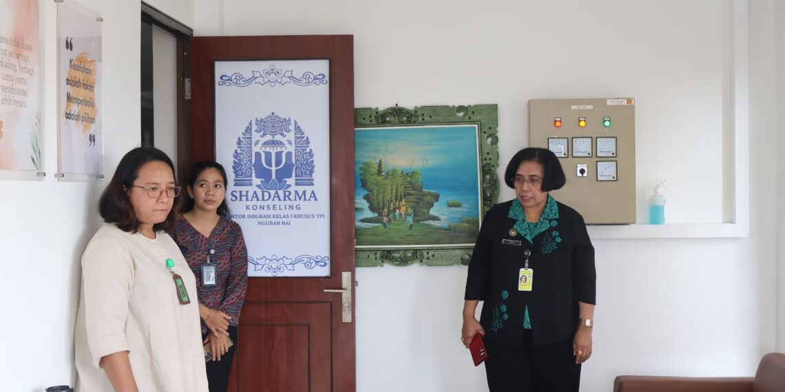 IMIGRASI NGURAH RAI PERKUAT LAYANAN HUMANIS MELALUI PROGRAM SHADARMA BERSAMA UNIVERSITAS UDAYANA