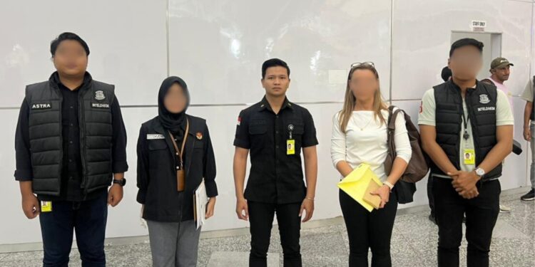 KANIM NGURAH RAI TINDAK PELANGGAR IZIN TINGGAL: WNA AUSTRALIA DIDEPORTASI