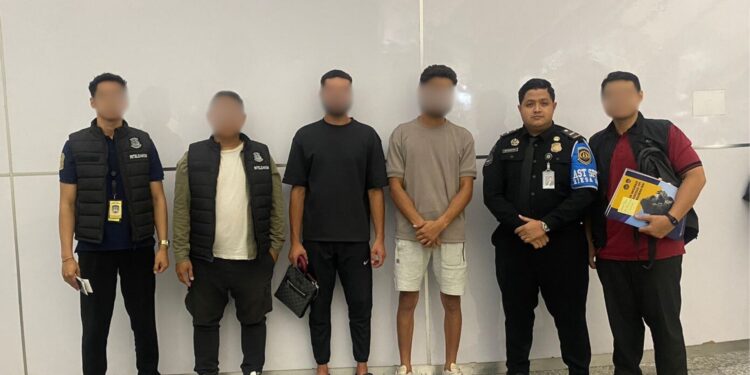 KANIM NGURAH RAI TINDAK PELANGGAR KEIMIGRASIAN:  DUA WNA AUSTRALIA DIDEPORTASI