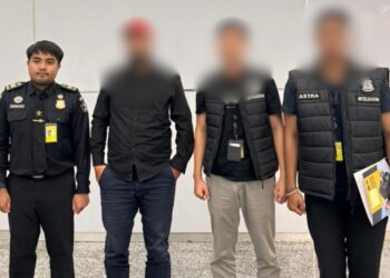 TERTIB DAN PROFESIONAL! TIM IMIGRASI NGURAH RAI DEPORTASI WNA AUSTRALIA MALAM INI