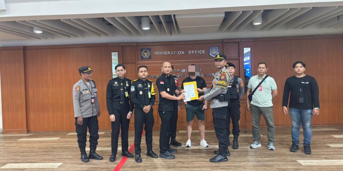 Imigrasi Ngurah Rai Amankan Buronan Interpol Asal Inggris: Tegaskan Bali Bukan Tempat Pelarian Kriminal Internasional