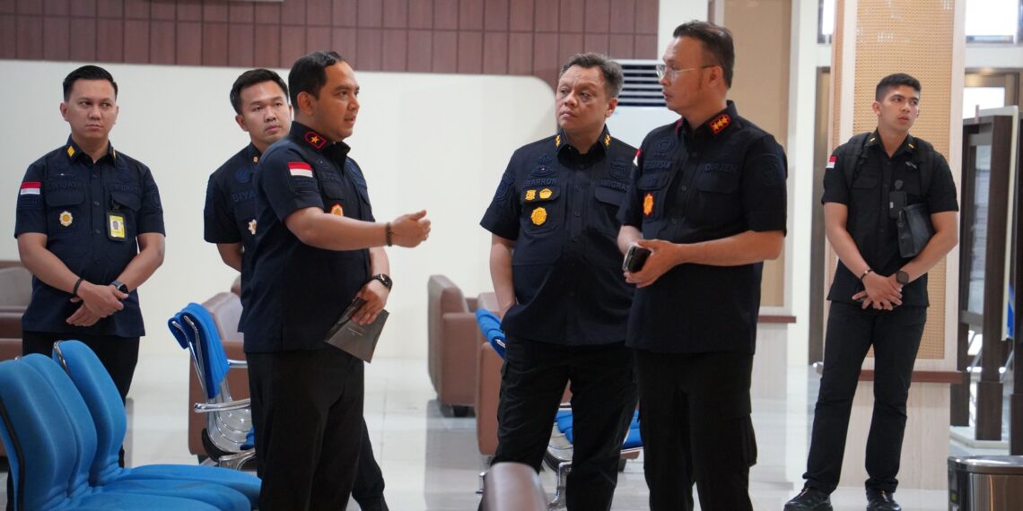 Perkuat Layanan dan Pengawasan, Dirjen Imigrasi Tinjau Kantor Imigrasi dan TPI Bandara Ngurah Rai