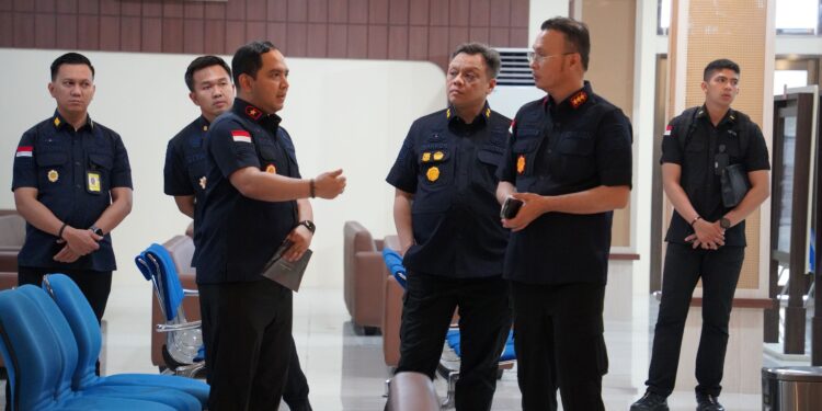 Perkuat Layanan dan Pengawasan, Dirjen Imigrasi Tinjau Kantor Imigrasi dan TPI Bandara Ngurah Rai