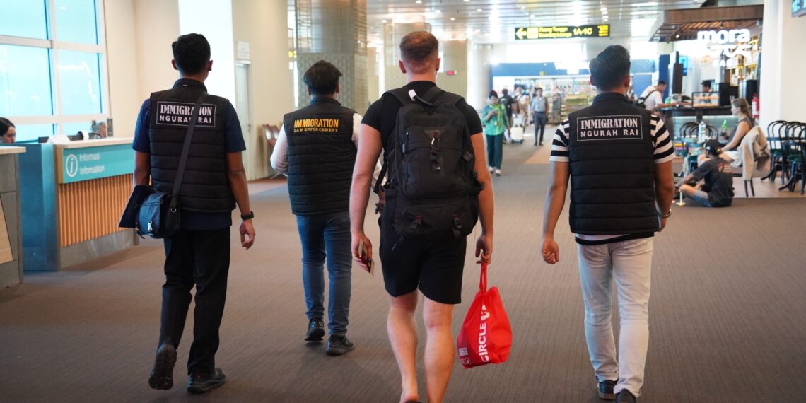 Imigrasi Ngurah Rai Deportasi WN Italia Usai Videonya Viral Melawan Polisi di Denpasar